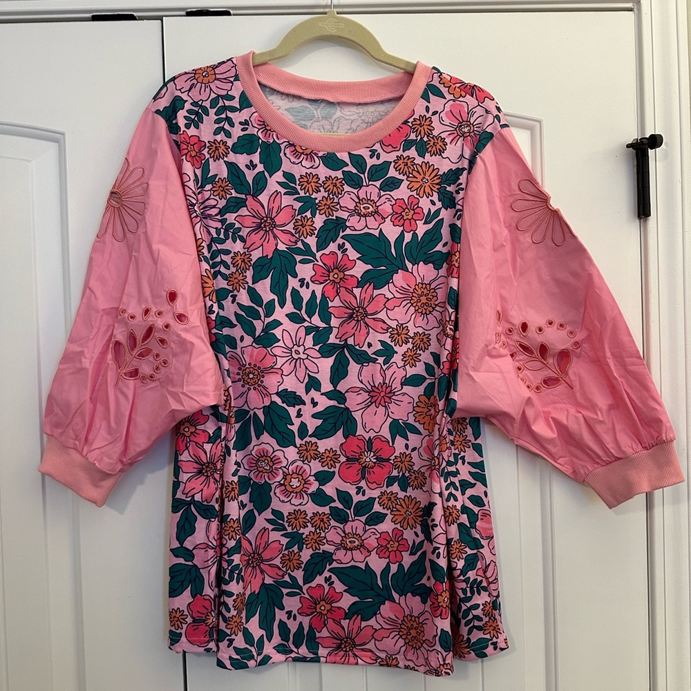 NWOT Women’s XL pink and green flower‎ top